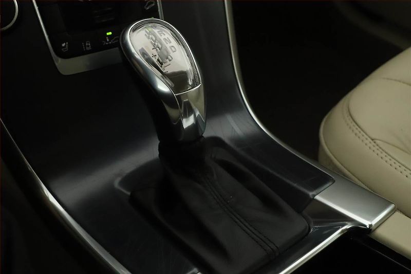 Volvo XC60 (2012) D4, Automat, Tempomat - fotka 11 z 17