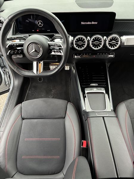Mercedes-Benz GLB (2024) 200d 4MATIC - fotka 11 z 14