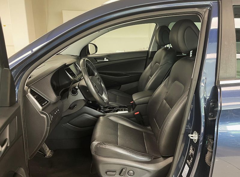 Hyundai Tucson 2.0 CRDi, PREMIUM - REZERVACE - fotka 10 z 29