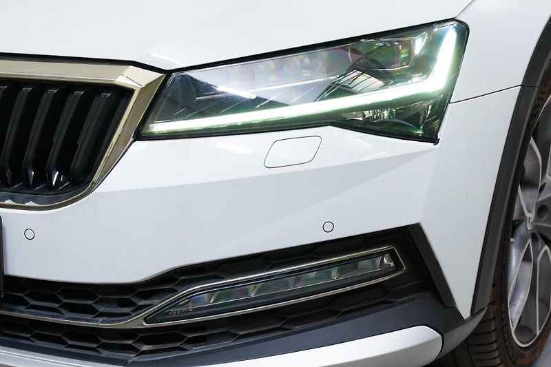 Škoda Superb - fotka 9 z 27