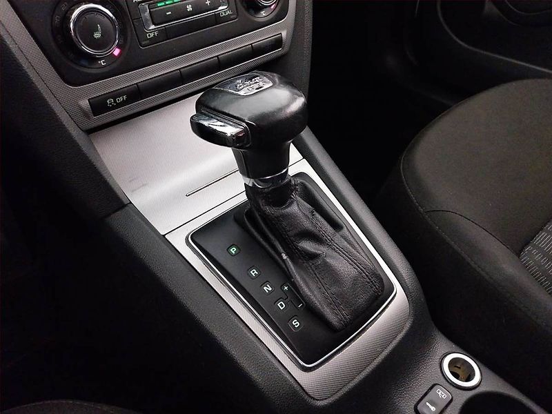 Škoda Octavia (2011) Elegance 2.0 TDI, 4X4 - fotka 13 z 18