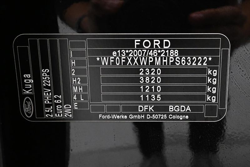 Ford Kuga 2,5 PLUG-IN 112 kW ST-LINE Zár - fotka 12 z 32
