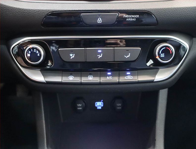 Hyundai i30 (2021) 1.6 CRDi, ČR,1.maj, Serv.kniha - fotka 20 z 23