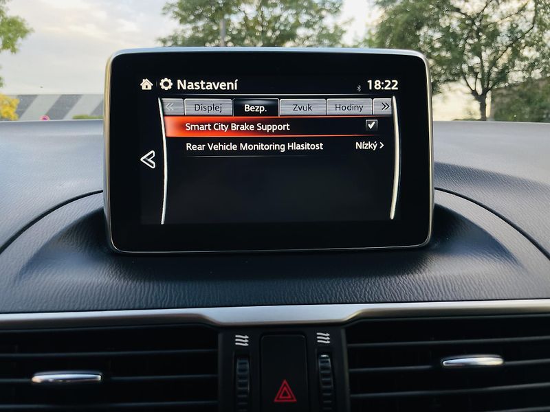 Mazda 3 2.0i MANUÁL VÝHŘEV SENZORY LED - fotka 36 z 40