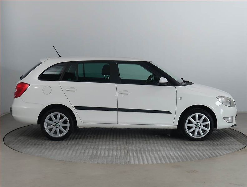 Škoda Fabia (2012) 1.6 TDI, Tažné, slušný stav - fotka 6 z 15