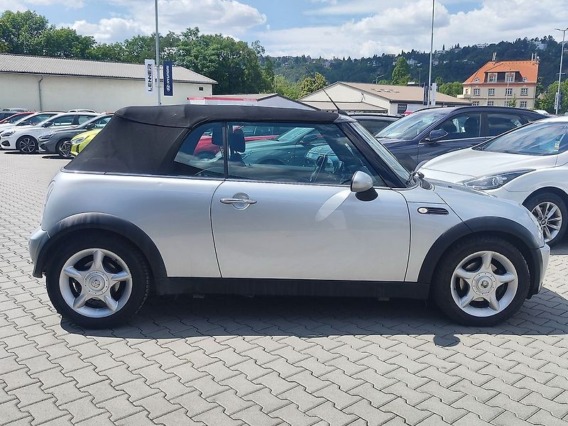 Mini Cooper 1.6 /66kW ONE Cabrio - fotka 6 z 29