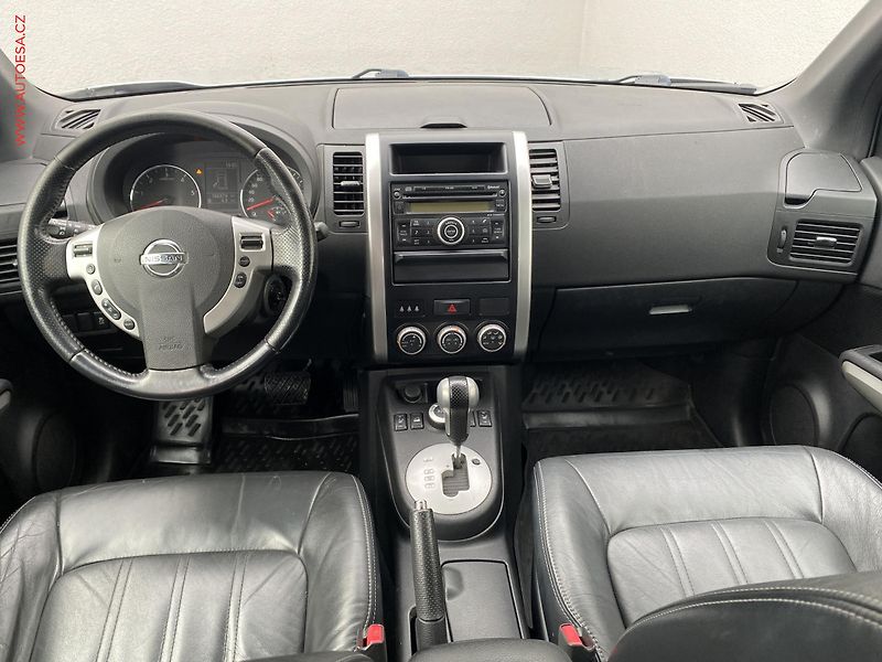Nissan X-Trail (2011) 2.0 dCi 4x4, AT, xenon - fotka 8 z 17