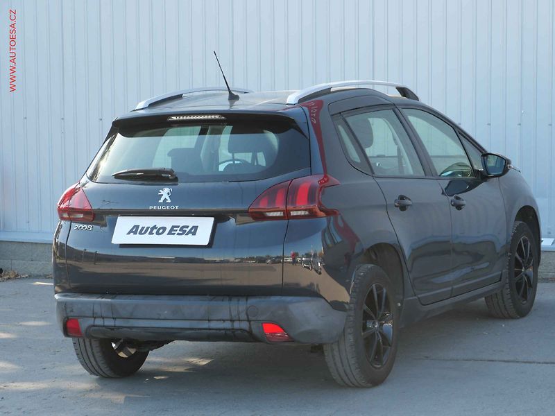 Peugeot 2008 (2019) 1.2 PT, 1.maj,ČR, Active - fotka 4 z 19