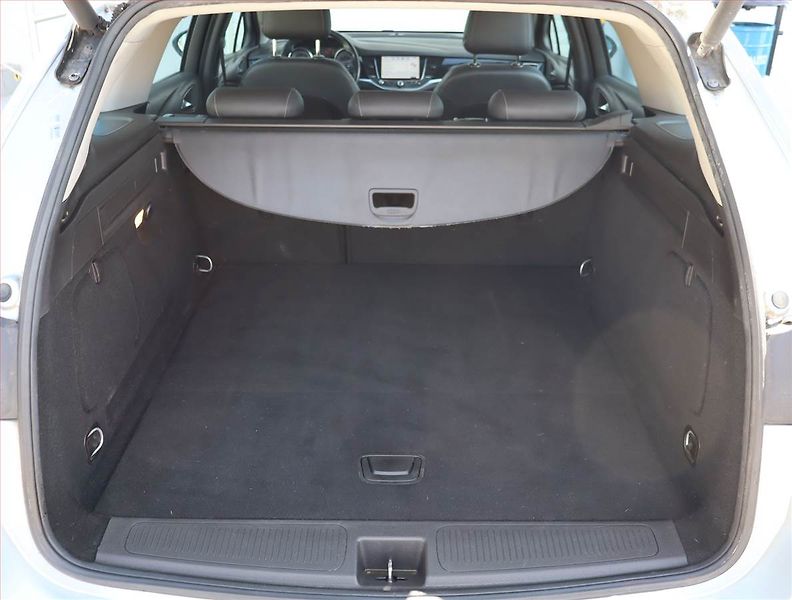 Opel Astra (2016) 1.6 CDTI, Navi, Tempomat - fotka 13 z 15