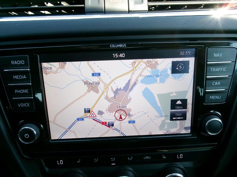 Škoda Octavia (2013) 1,4 TSI AC BT NAVI TEMP - fotka 26 z 38