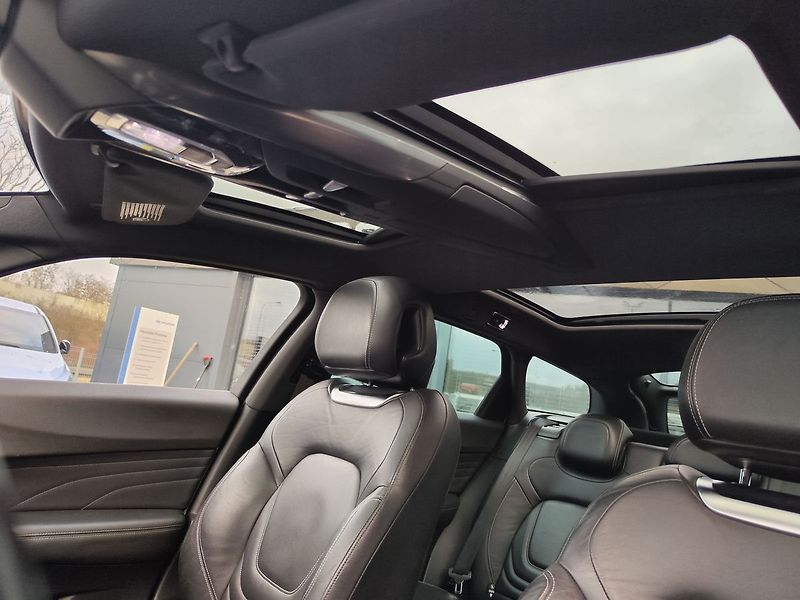 Citroën DS5 2.0 HDI/120kW hybrid4 Panorama - fotka 32 z 32