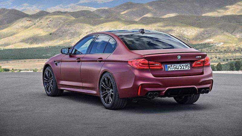 BMW M5.