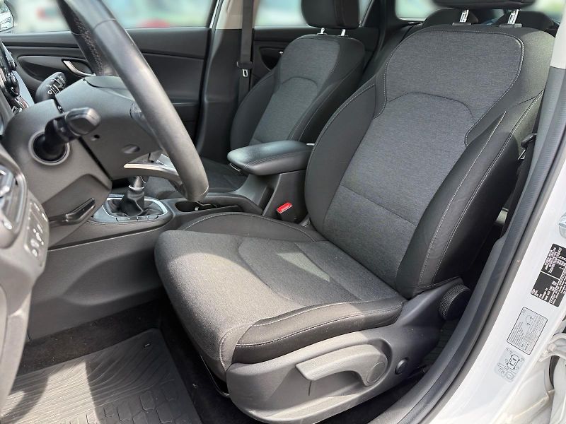 Hyundai i30 (2024) SMART 1.0T-GDI 88kW CZ DPH - fotka 7 z 11