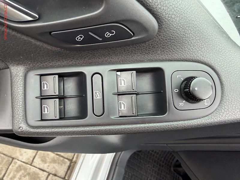 Volkswagen Golf (2009) 1.6TDI, STK11/27 - fotka 11 z 14