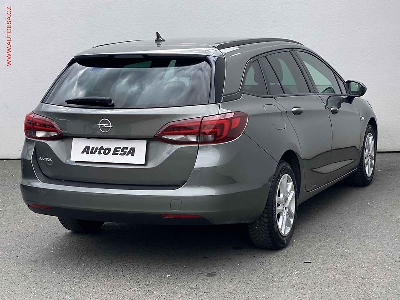Opel Astra (2019) 1.5 CDTi, Dynamic, LED - fotka 4 z 19