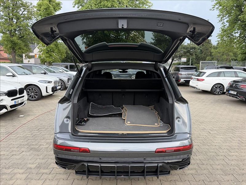 Audi Q7 50 TDI S-line Quattro - fotka 26 z 28