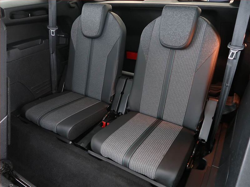 Peugeot 5008 (2022) 1.5 BlueHDi - fotka 21 z 23