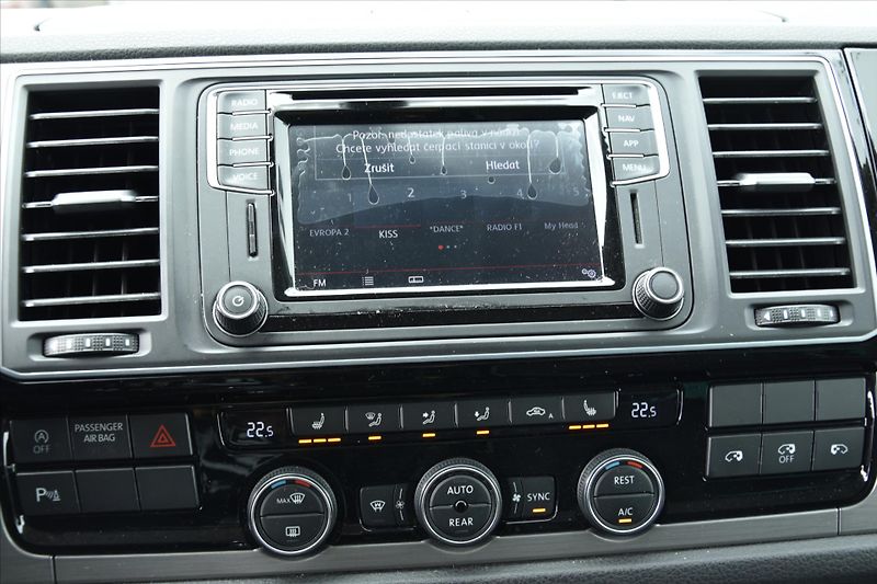 Volkswagen Multivan 2.0 TDI 110kW HIGHLINE ČR - fotka 19 z 30