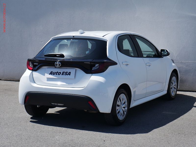 Toyota Yaris (2023) 1.5i, 1.maj,ČR, Dynamic, AC - fotka 4 z 23