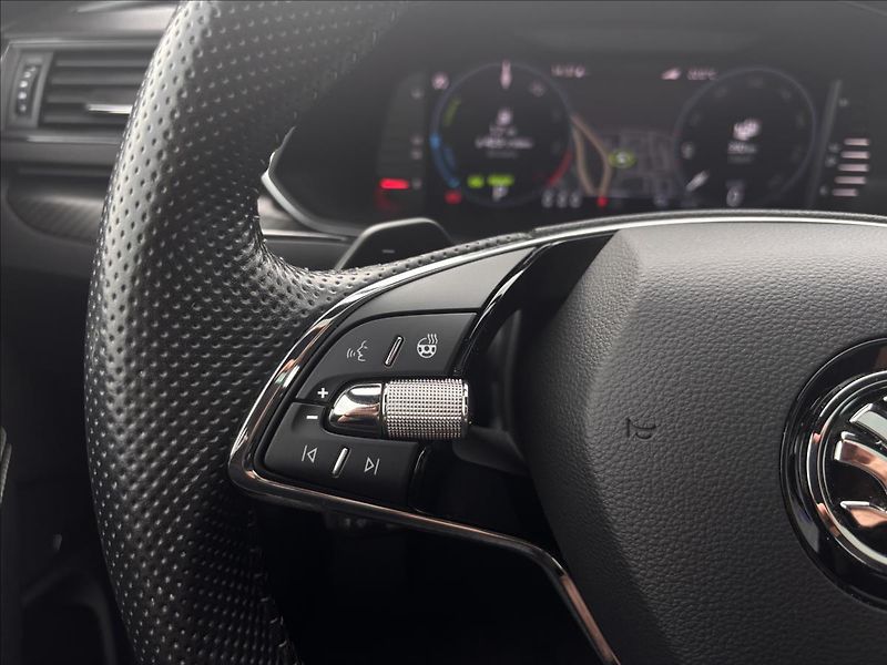 Škoda Superb 1,4 160kW iV Sportline DSG - fotka 22 z 32