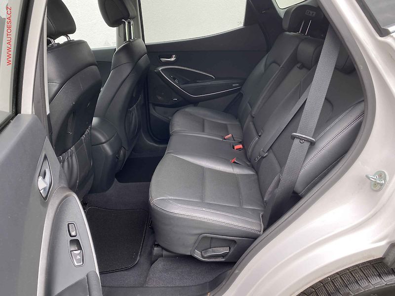 Hyundai Santa Fe (2016) 2.2 CRDi 4x4, Premium, AT - fotka 10 z 19