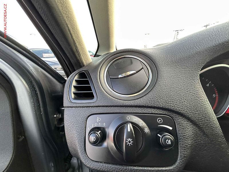 Ford S-MAX (2006) 2.0TDCi 7míst, STK9/28 - fotka 13 z 17