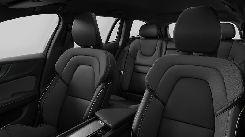 Volvo V60 (2026) B4 PLUS DARK AUT - fotka 4 z 17