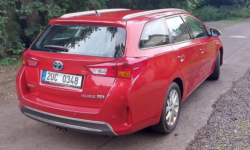 Toyota Auris (2014) Hybrid, Automat, Serv. knizka - fotka 5 z 13