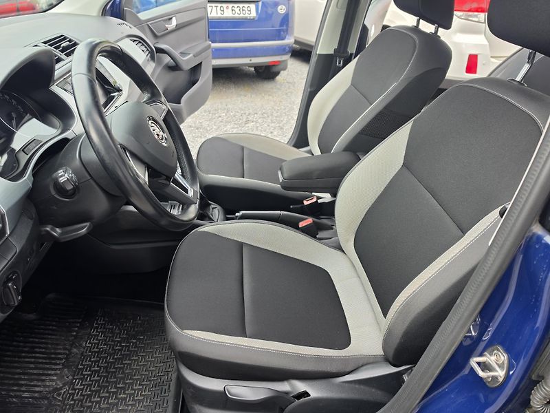 Škoda Fabia 1.0 TSI Park Senzor Navi - fotka 11 z 22