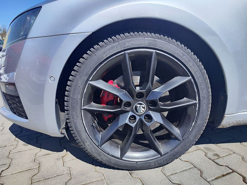 Škoda Octavia 2.0 TDi/135kW RS DSG ČR - fotka 35 z 35