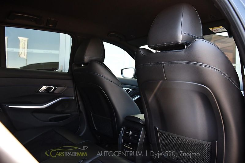 BMW Řada 3 320d xDrive M-SPORT  - fotka 16 z 56
