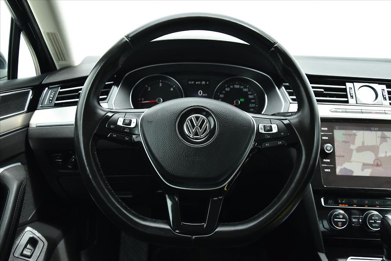 Volkswagen Passat 2.0TDi 110kW DSG LED HIGHLINE - fotka 15 z 27