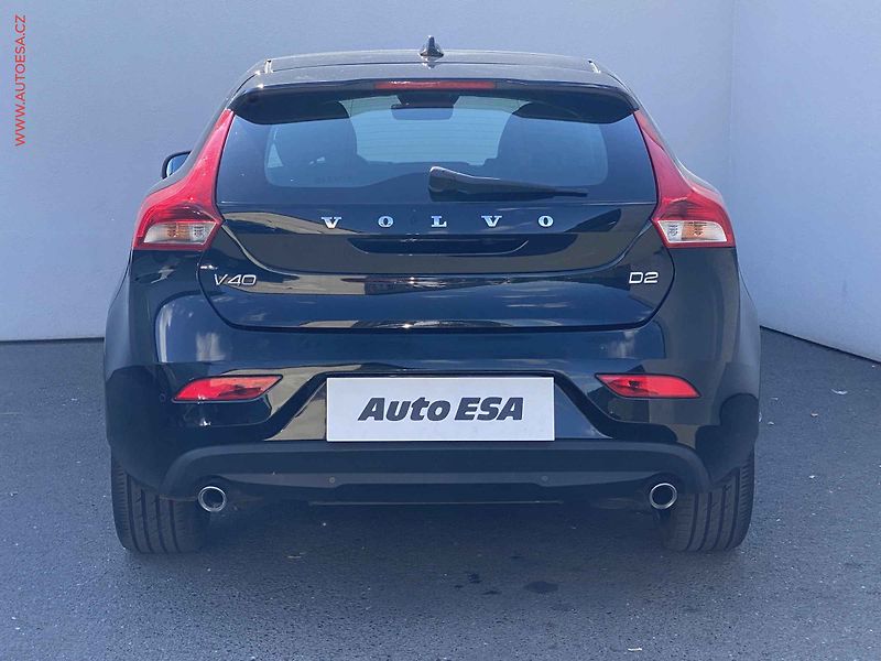 Volvo V40 (2019) 2.0 D2, AT, LED, kůže, panor - fotka 5 z 18