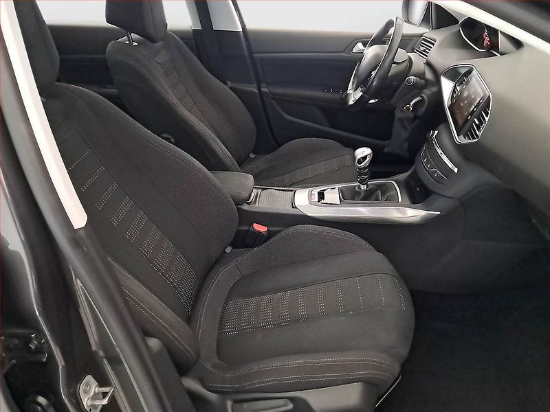 Peugeot 308 (2017) 1.6 BlueHDi, Navi, Tempomat - fotka 9 z 20
