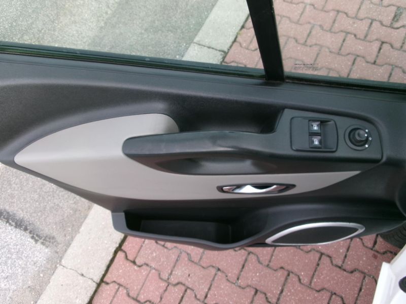 Renault Trafic (2017) 1,6dCi KLIMA TAŽNÉ 1.MAJ - fotka 21 z 26