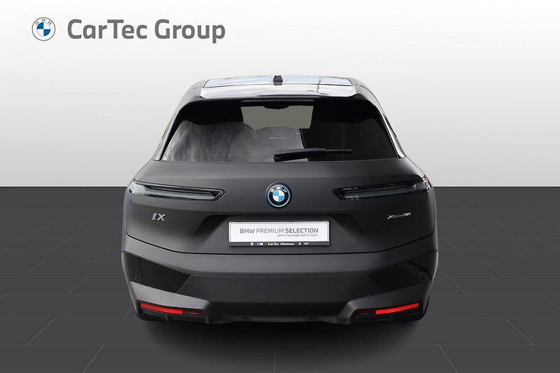 BMW iX xDrive40 - fotka 4 z 17