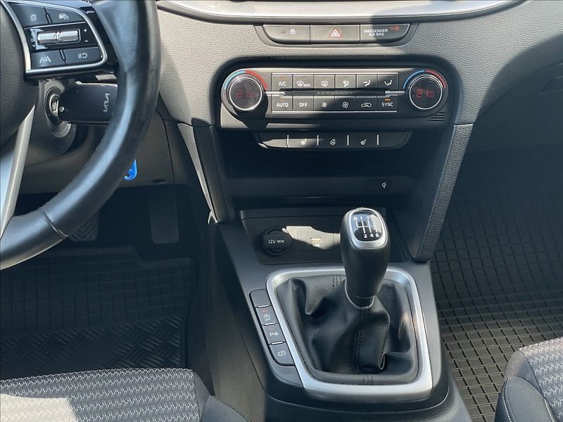 Kia Ceed 1,5 T-GDI Combi Top PDC  SW - fotka 12 z 22