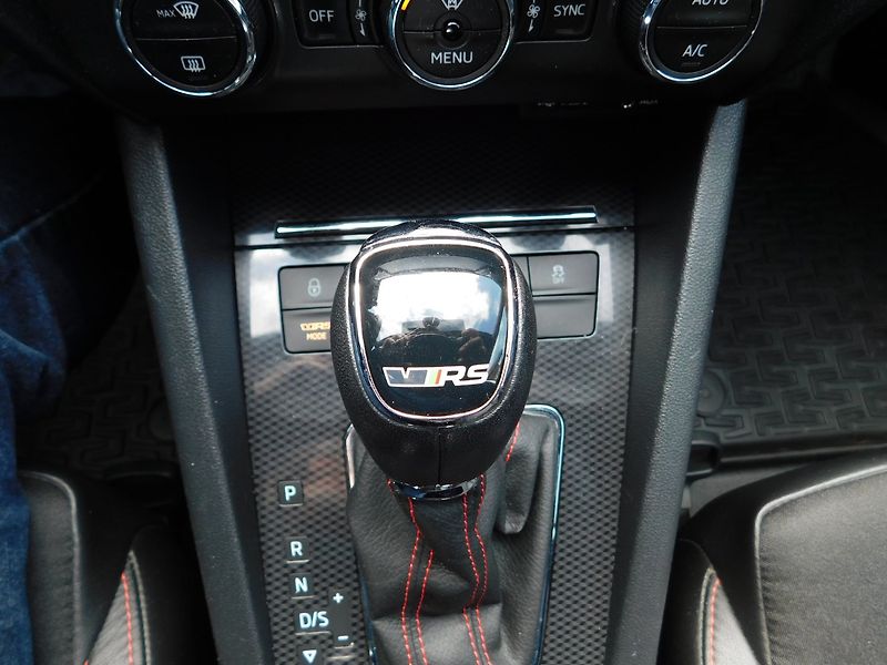 Škoda Octavia (2016) 2.0 TDi RS DSG CHALLENGE - fotka 21 z 47