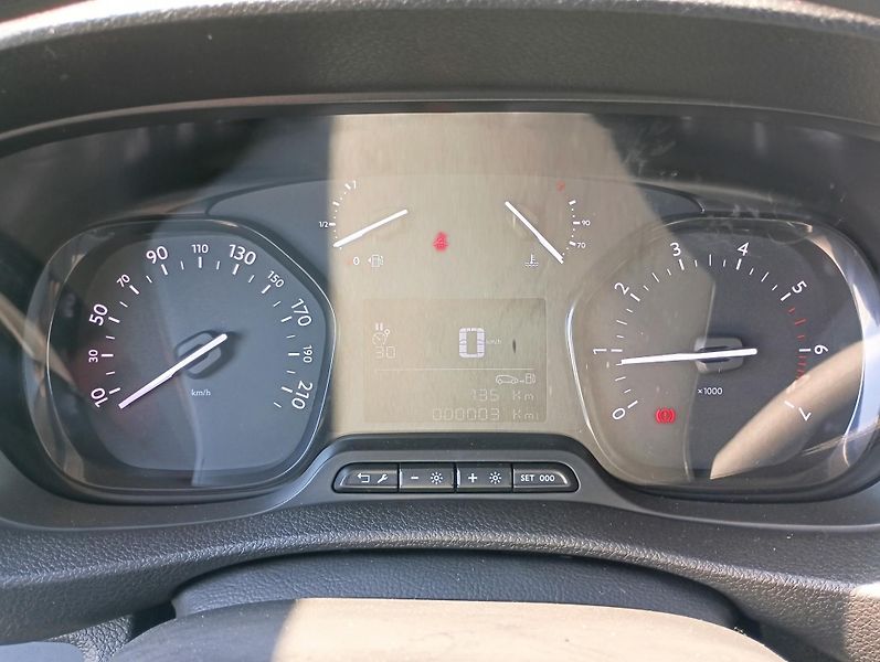 Peugeot Expert (2024)  Furgon L3 2.0 BHDi 145 MAN6 - fotka 14 z 21