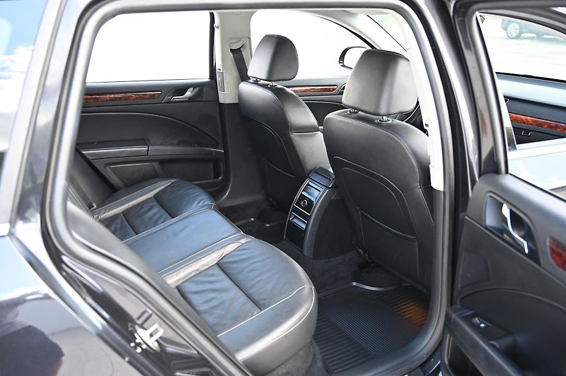 Škoda Superb 2.0TDI 125KW DSG Elegan. 12/09 - fotka 30 z 45