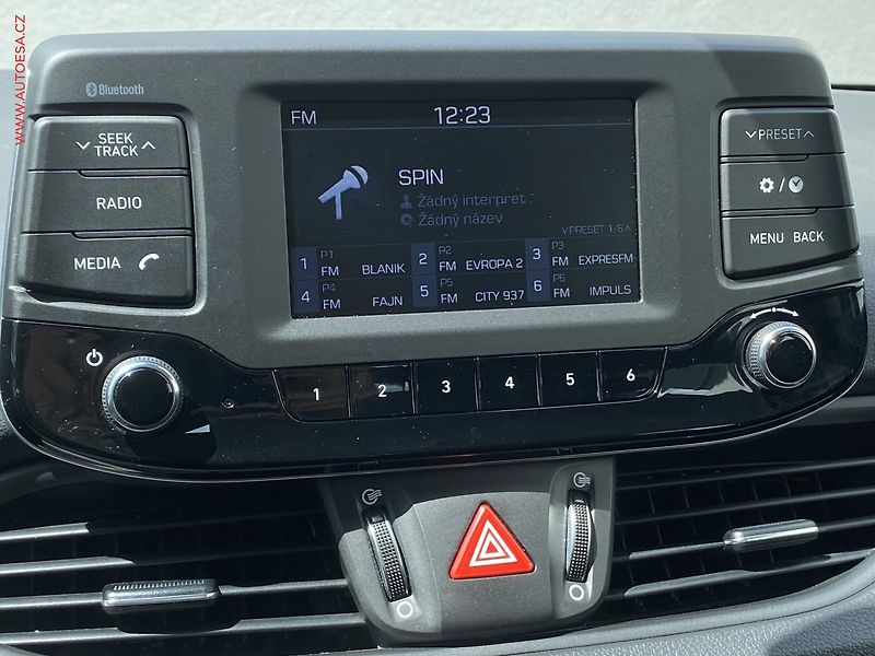 Hyundai i30 (2018) 1.0 TGDi, ČR, AC, tempo - fotka 16 z 18