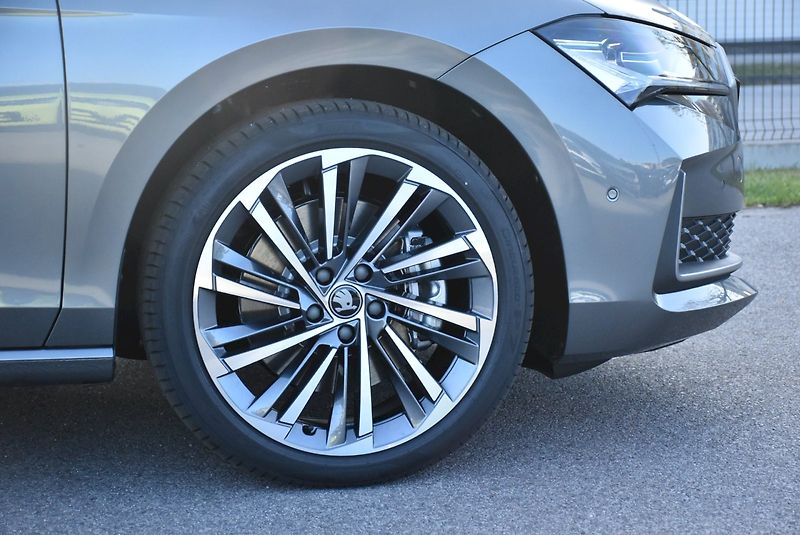 Škoda Superb (2026) Combi Laurin & Klement 2,0 TDI - fotka 9 z 45
