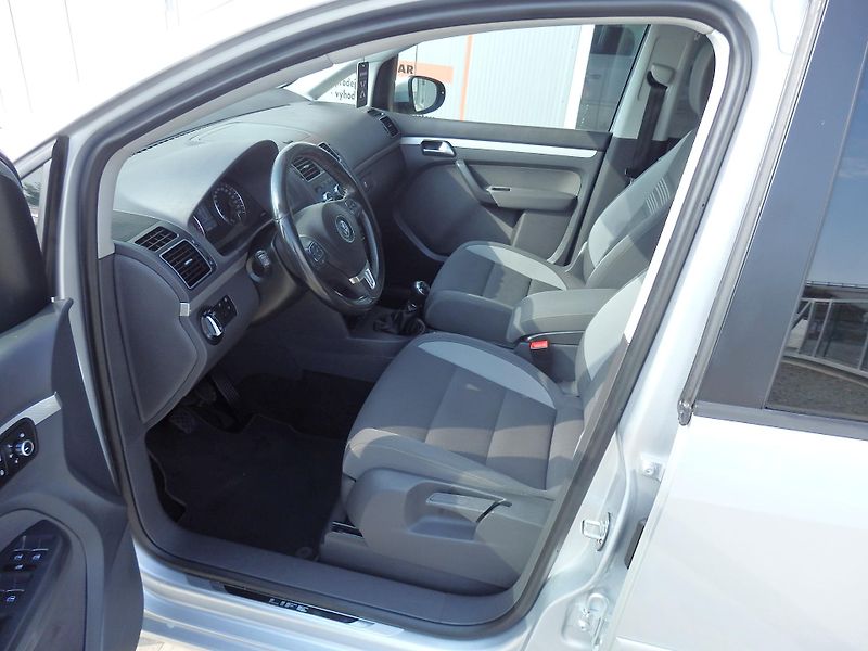 Volkswagen Touran 1.4 TSI 103 kW DIGI.KLIMA LIFE - fotka 6 z 26