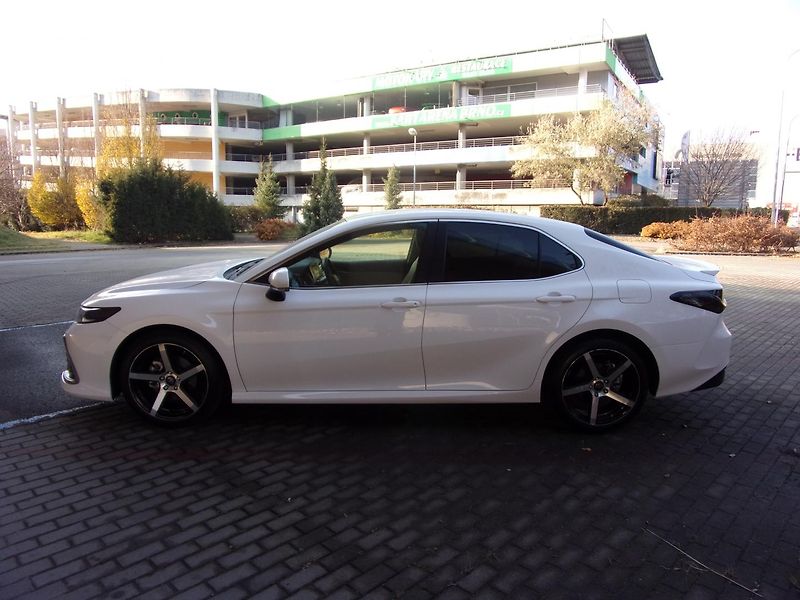 Toyota Camry 2.5i black white edition - fotka 4 z 18