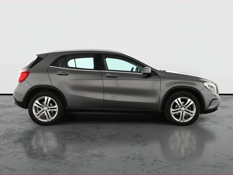 Mercedes-Benz GLA (2016) 200 CDI 4MATIC, 4X4 - fotka 6 z 18