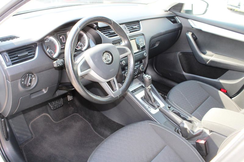 Škoda Octavia (2015) 1,6TDI XENONY TEMPOMAT ALU DSG - fotka 10 z 21