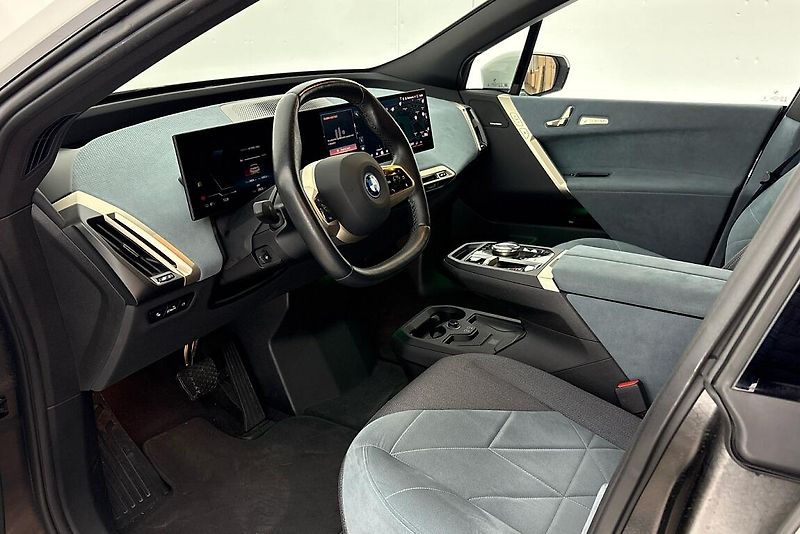BMW iX xDrive40 - fotka 6 z 13