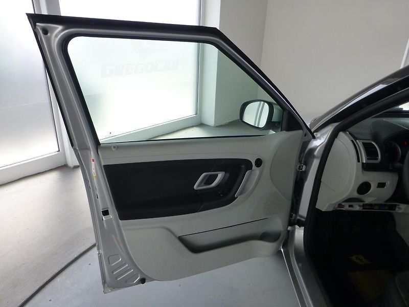 Škoda Fabia (2009) 1,4i-63KW-KLIMATIZACE*ALU KOLA - fotka 9 z 26