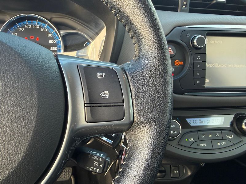 Toyota Yaris 1,5 Trend, Hybrid - fotka 13 z 20