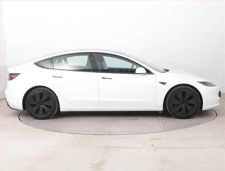 Tesla Model 3 (2023) Standard Range LFP, SoH 96% - fotka 6 z 23